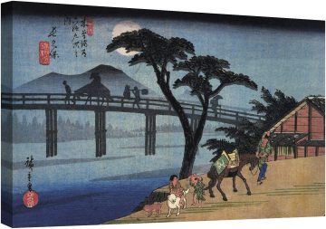 Ездач прекосява моста