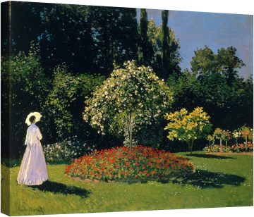 Жена в градината