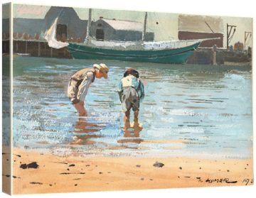 Момчета газят във водата