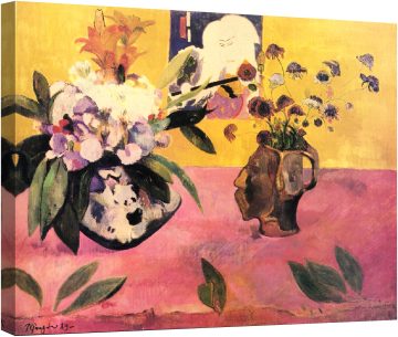 Натюрморт с ваза във формата на глава и японска дърворезба