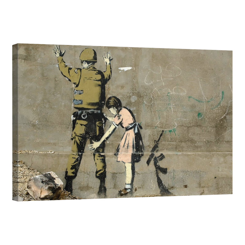 Момиченце обискира